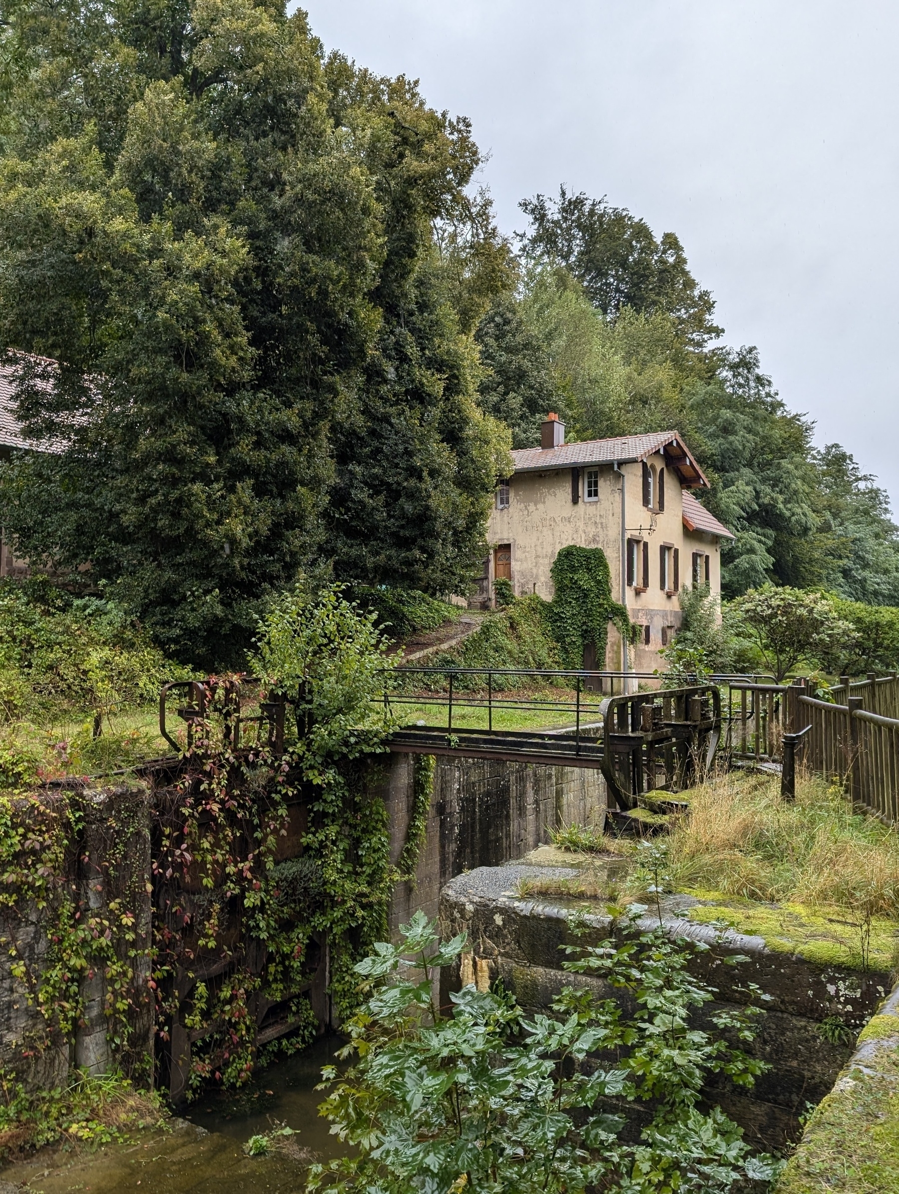 Schleusenwärterhäuschen am alten Rhein-Marne-Kanal