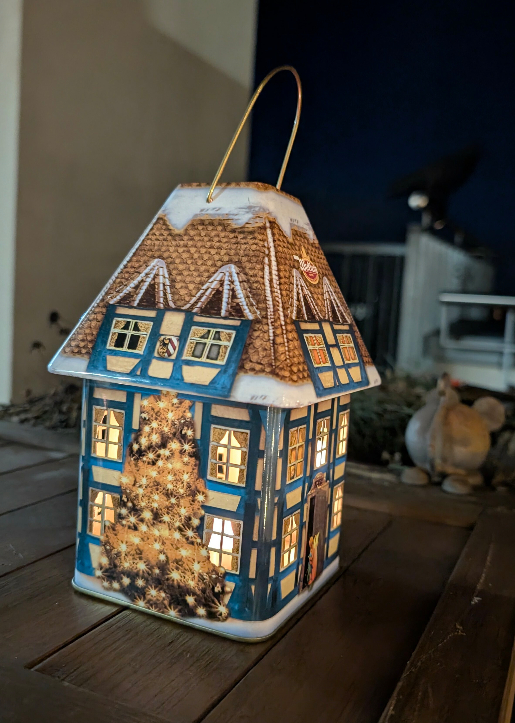 Kerze am Winterabend