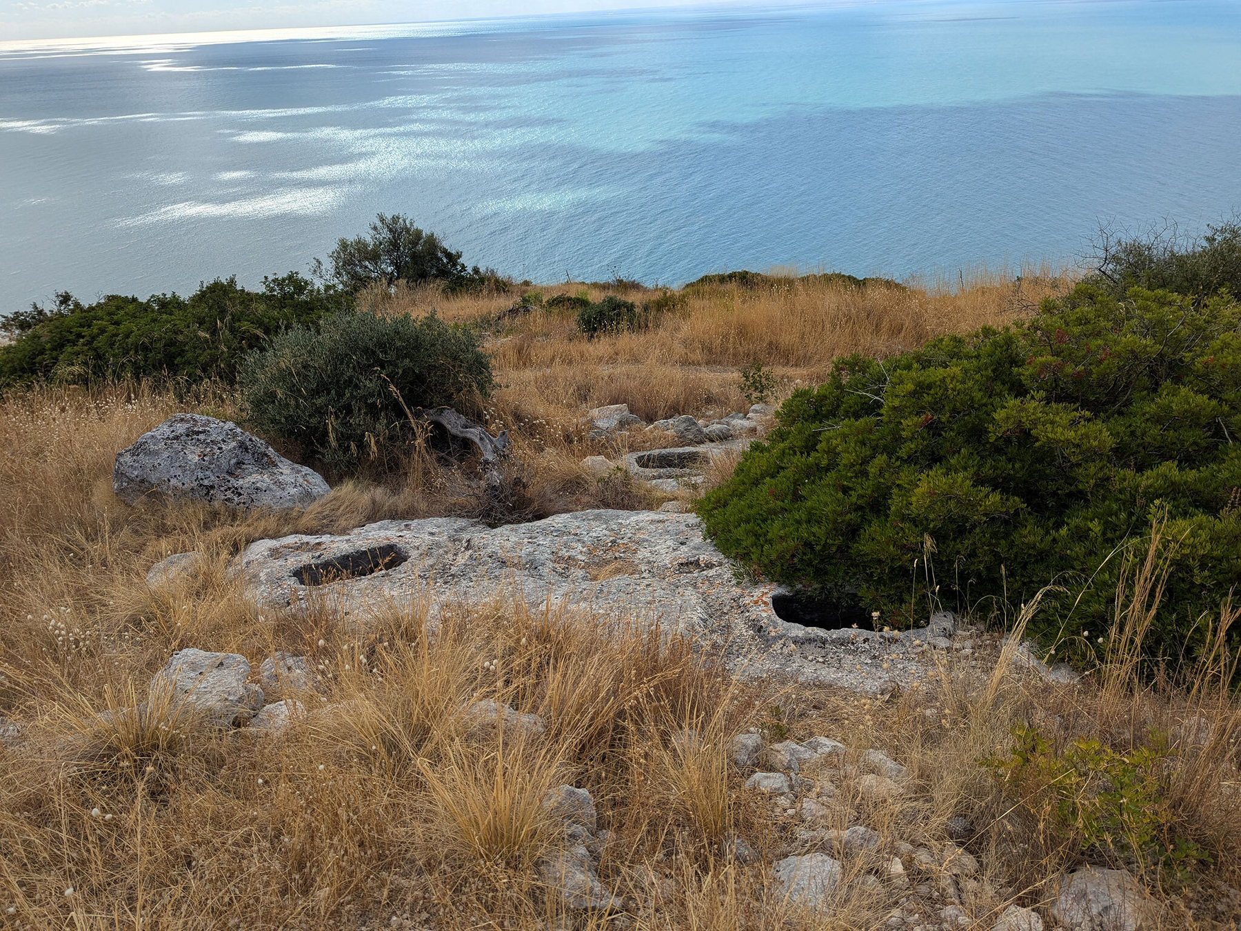 Antike Grabstätten auf dem Berg Monte Saraceno