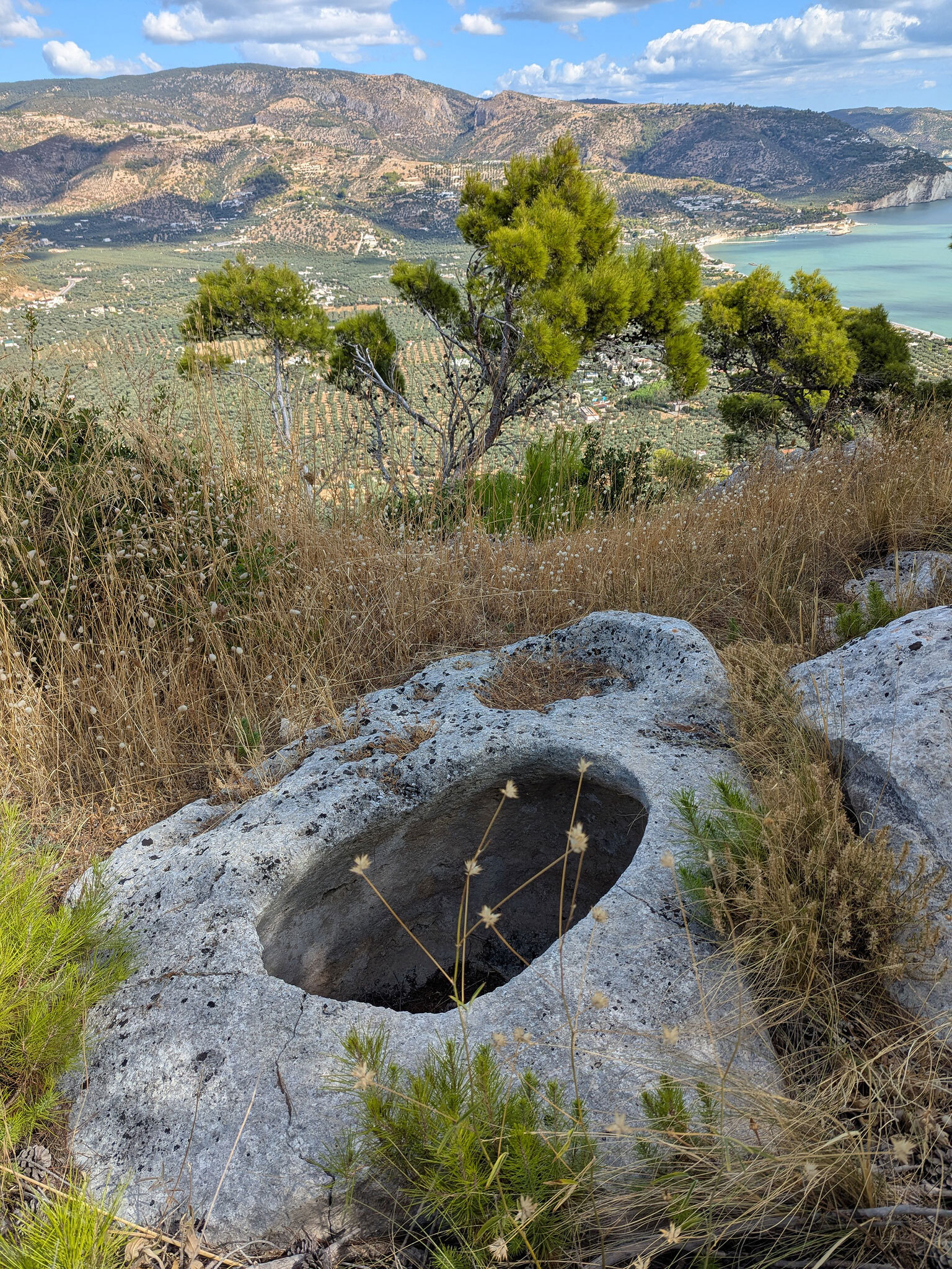 Antike Grabstätten auf dem Berg Monte Saraceno