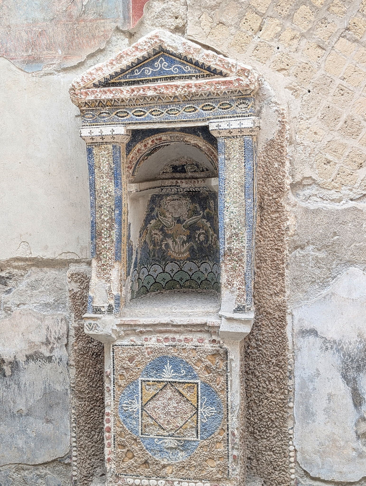 Ercolano, Altar in einem Gebäude